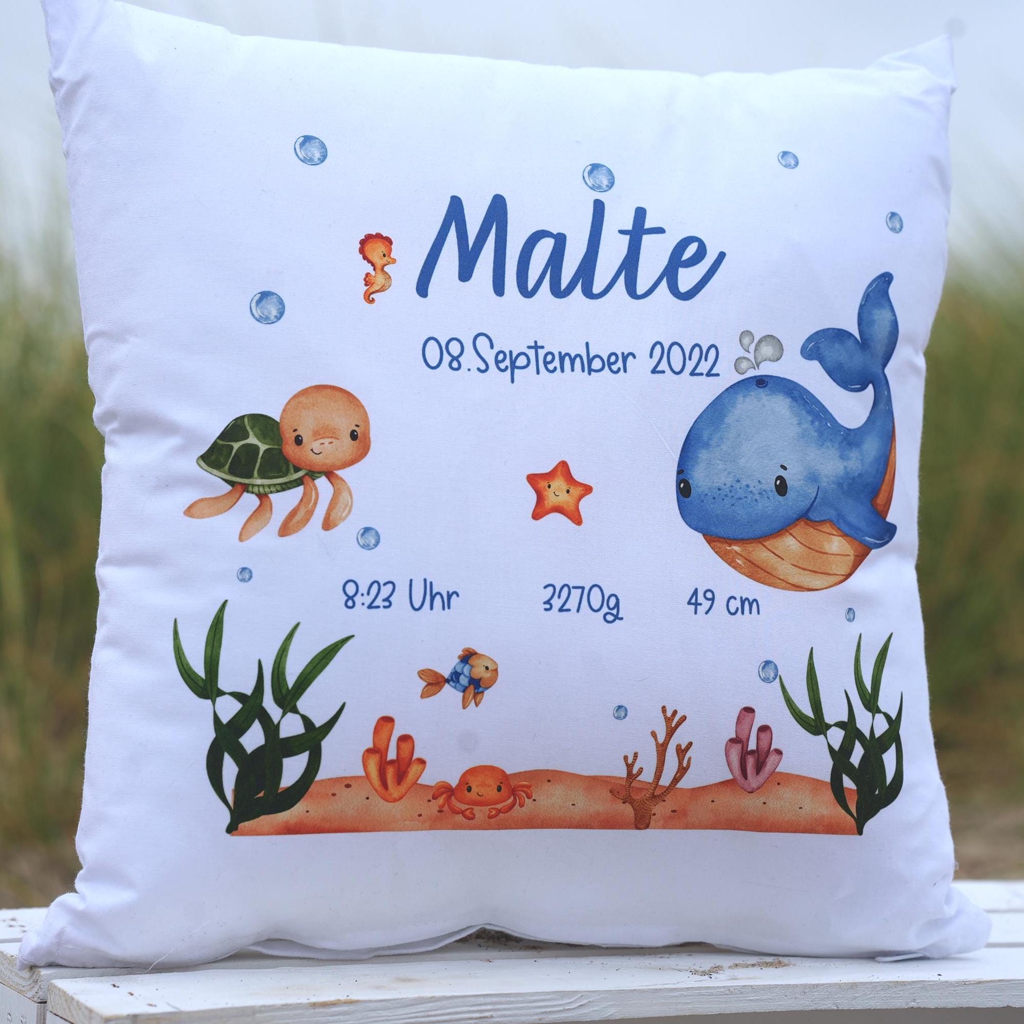 personalisiertes Babykissen Neugeborenen Geschenk personalisierte Geburtsgeschenke Geschenk zur Taufe Geburtsgeschenk individuell personalisiertes Kuschelkissen Taufgeschenk Baby Babykissen individuell personalisiertes Kinderkissen