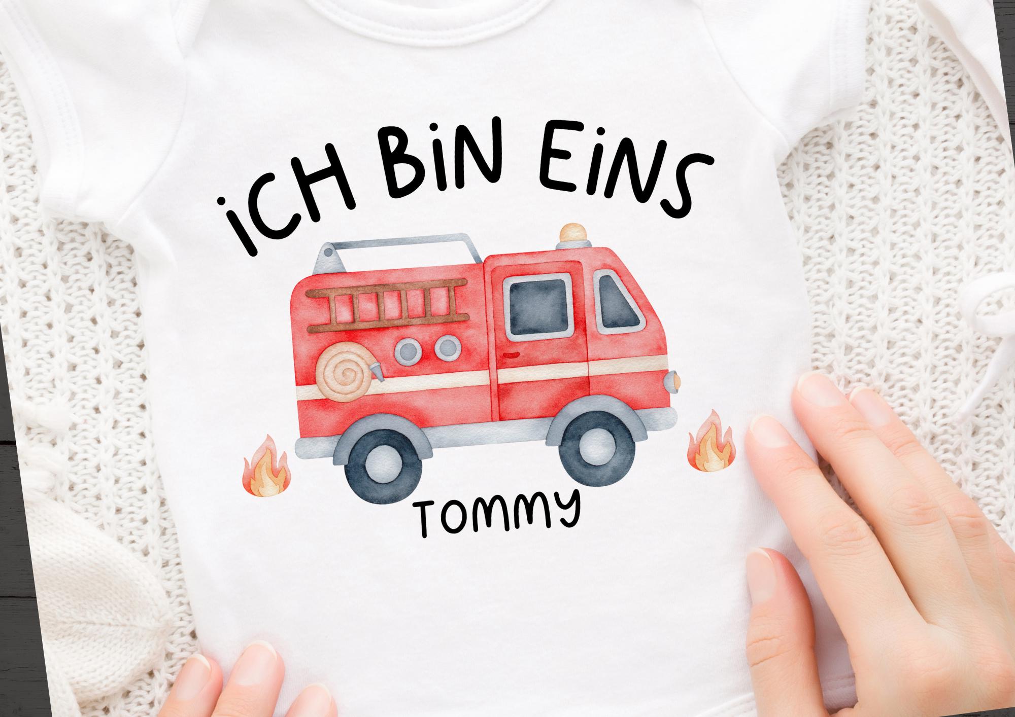 Bügelbild für bunte Stoffe mit Wunschname für bunte und weiße Stoffe personalisiert Feuerwehr Rettungsfahrzeug Tatü Tata