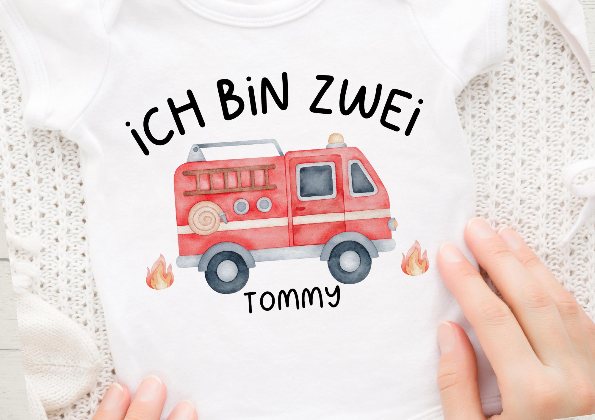 Bügelbild für bunte Stoffe mit Wunschname für bunte und weiße Stoffe personalisiert Feuerwehr Rettungsfahrzeug Tatü Tata