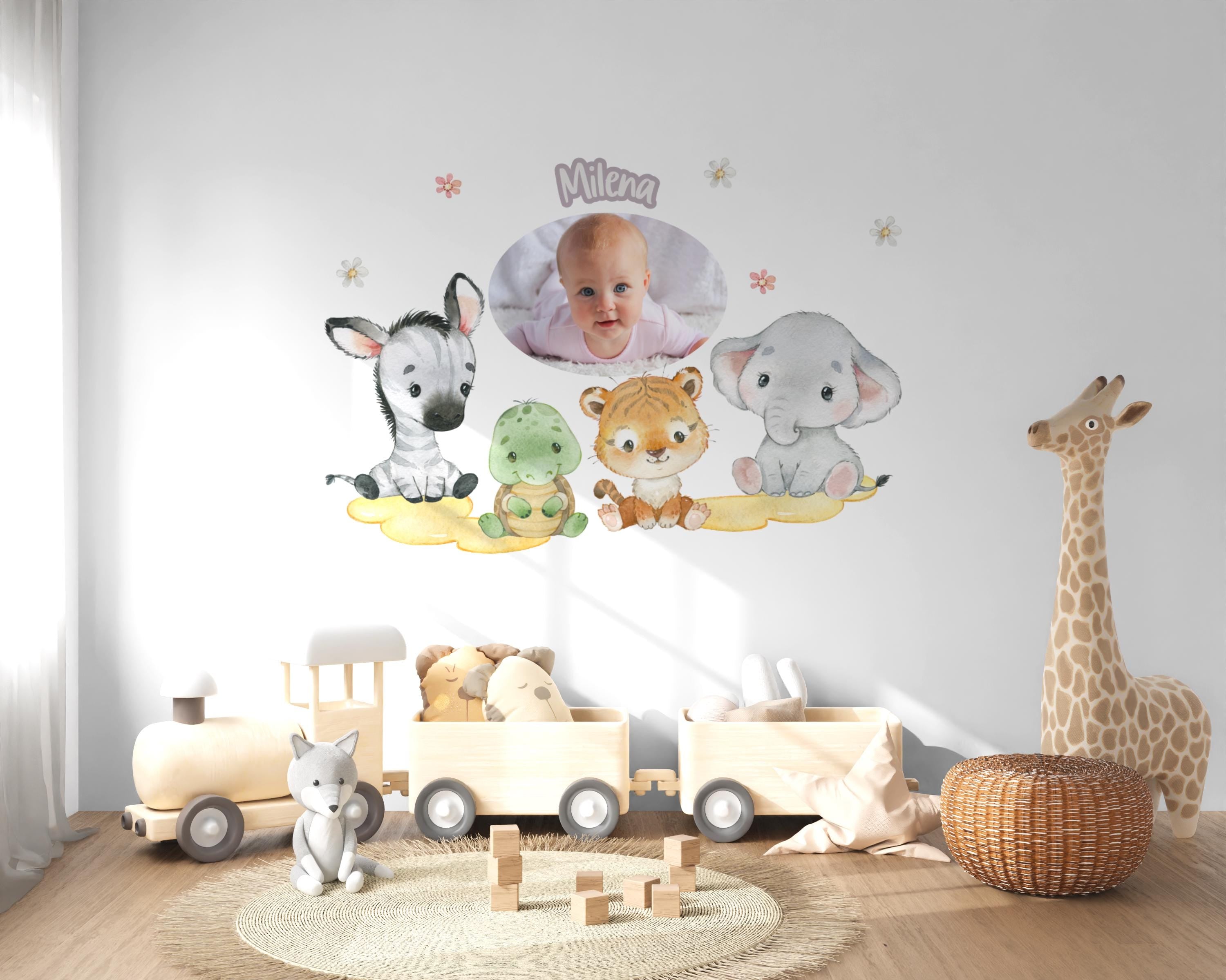 Wandtatoo Wandbild mit Foto Wandaufkleber Kinderzimmer personalisiert Safaritiere Giraffe Löwe Dschungeltiere für das Babyzimmer