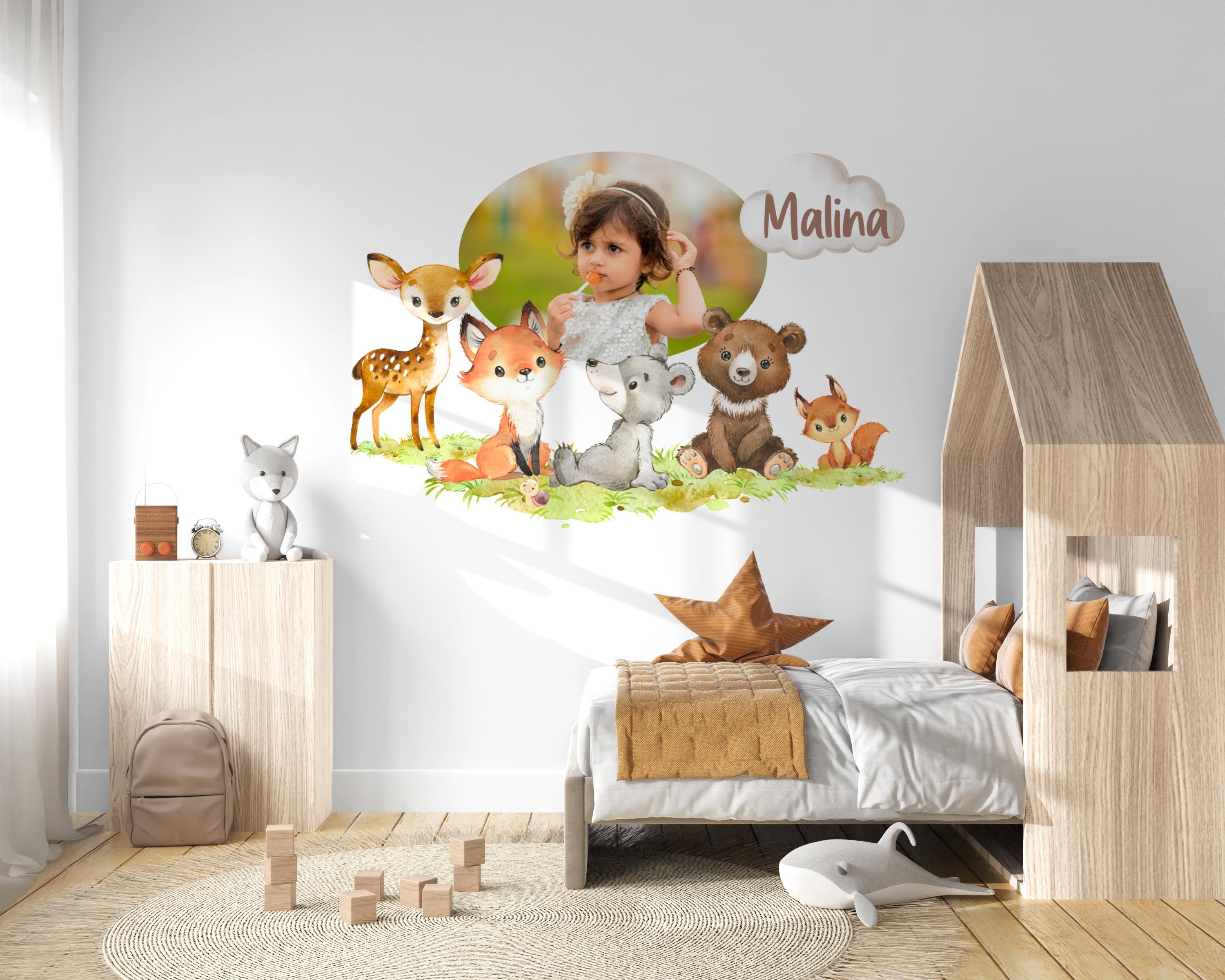 Wandtatoo Wandbild mit Foto Wandaufkleber Kinderzimmer personalisiert Waldtiere Bär Hase Reh für das Babyzimmer