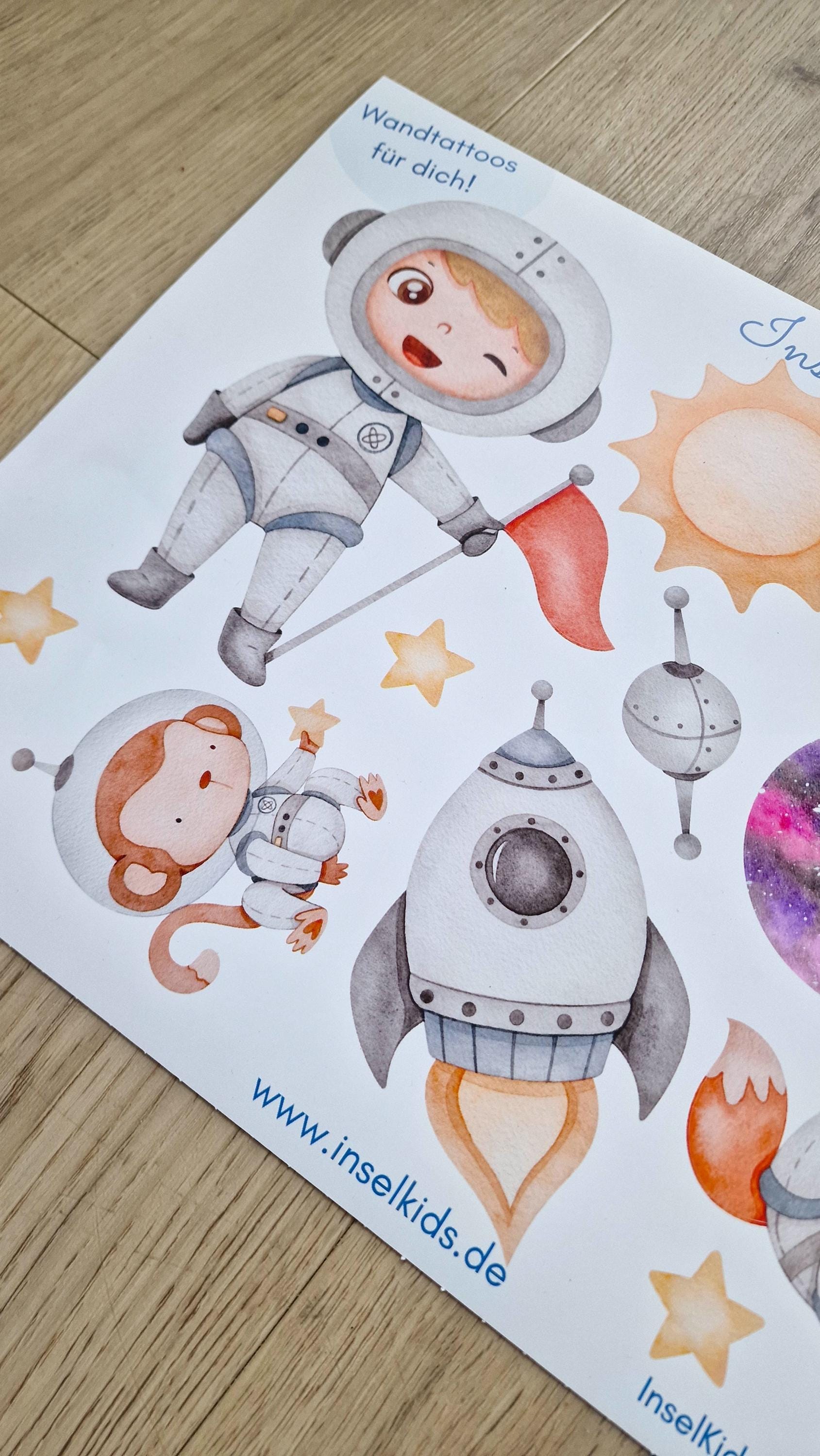 Wandtatoo Wandbild Wandaufkleber Wandsticker Kinderzimmer personalisiert Astronaut Planeten Weltraum für das Babyzimmer