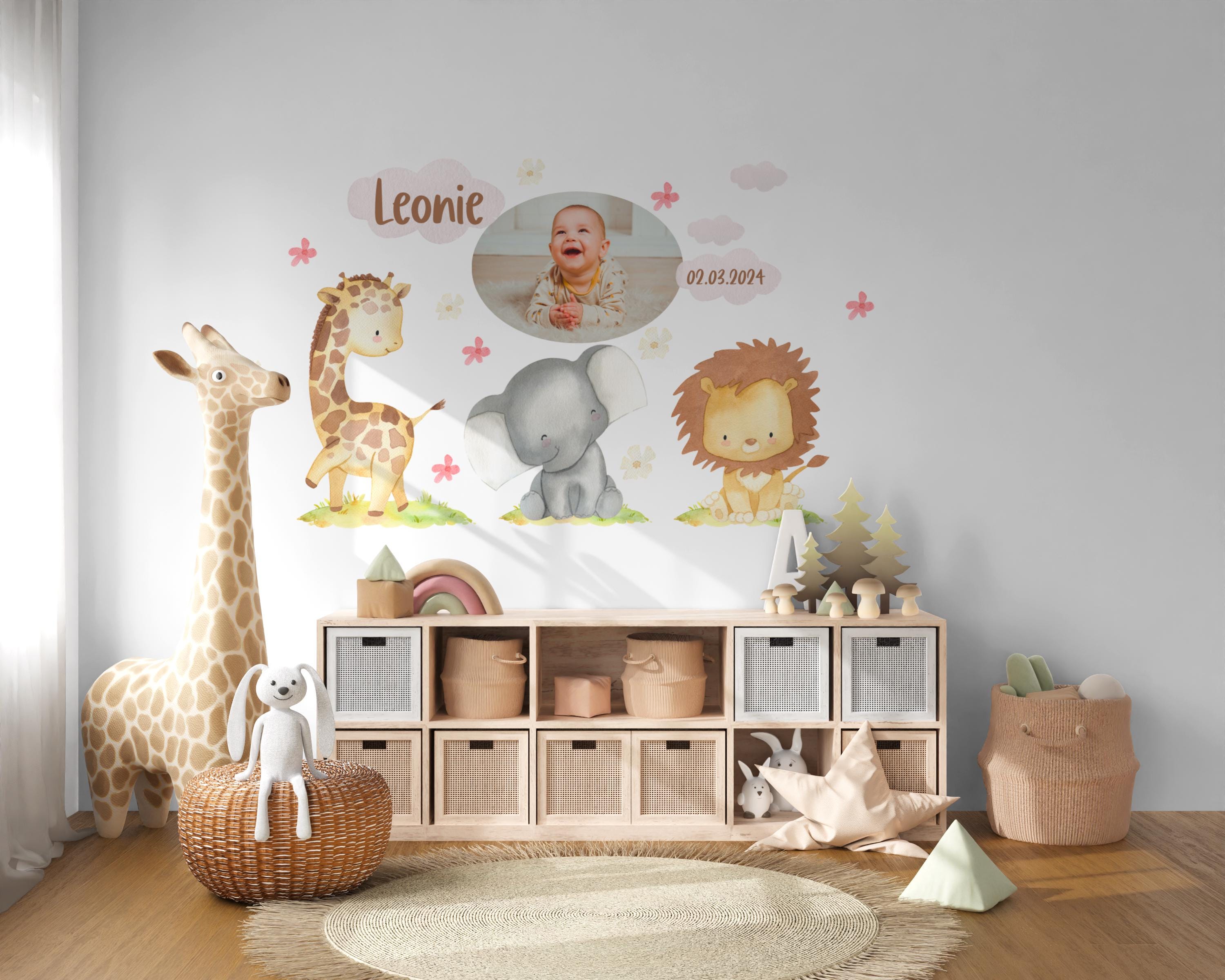 Wandtatoo Wandbild mit Foto Wandaufkleber Kinderzimmer personalisiert Safaritiere Giraffe Löwe Dschungeltiere für das Babyzimmer