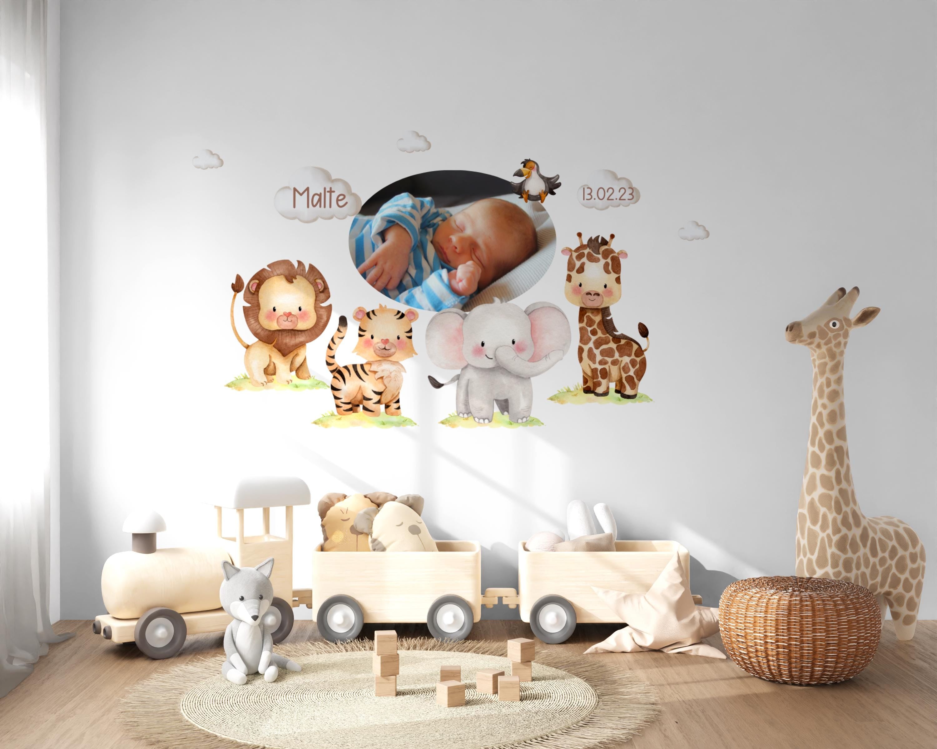 Wandtatoo Wandbild mit Foto Wandaufkleber Kinderzimmer personalisiert Safaritiere Giraffe Löwe Dschungeltiere für das Babyzimmer