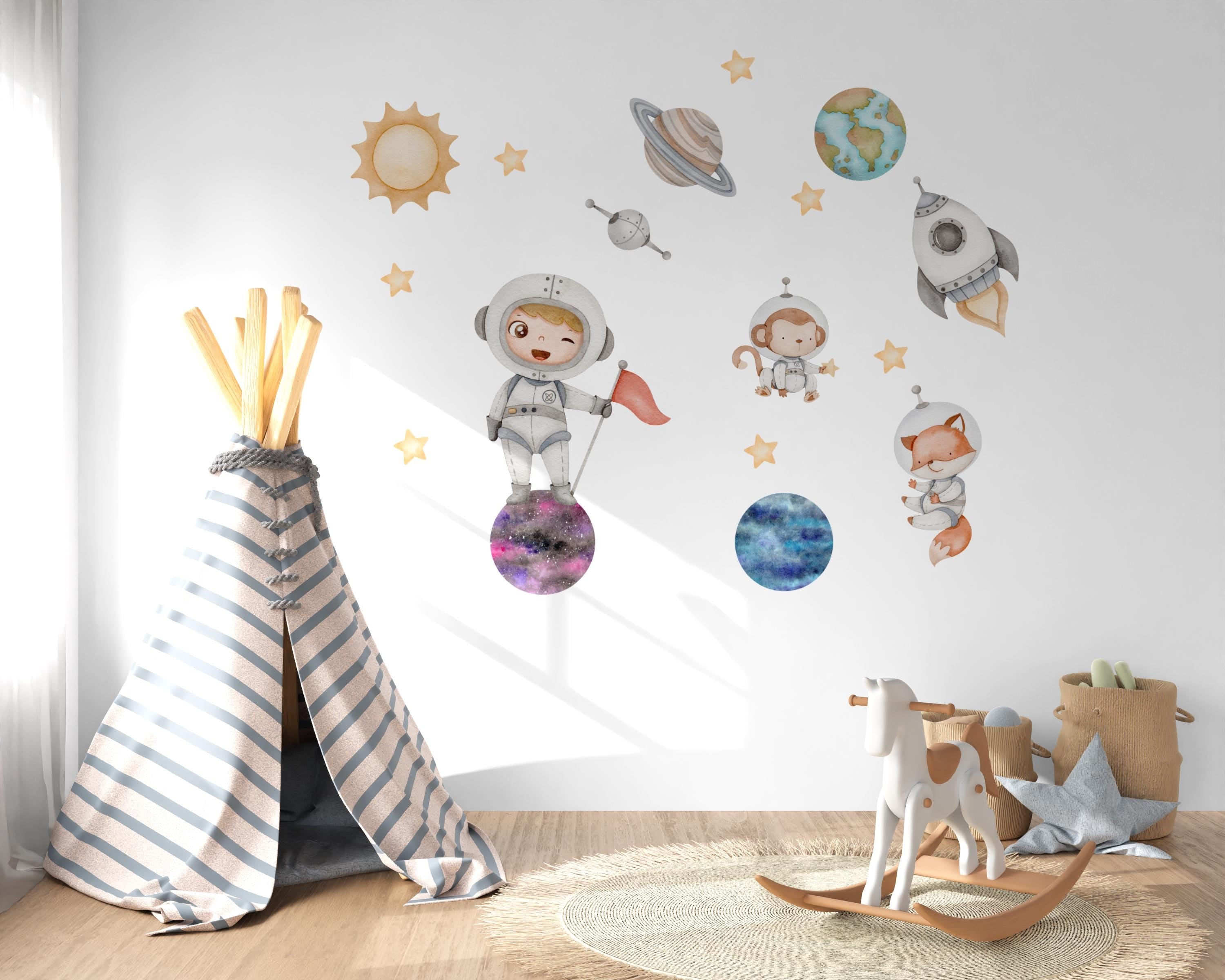 Wandtatoo Wandbild Wandaufkleber Wandsticker Kinderzimmer personalisiert Astronaut Planeten Weltraum für das Babyzimmer