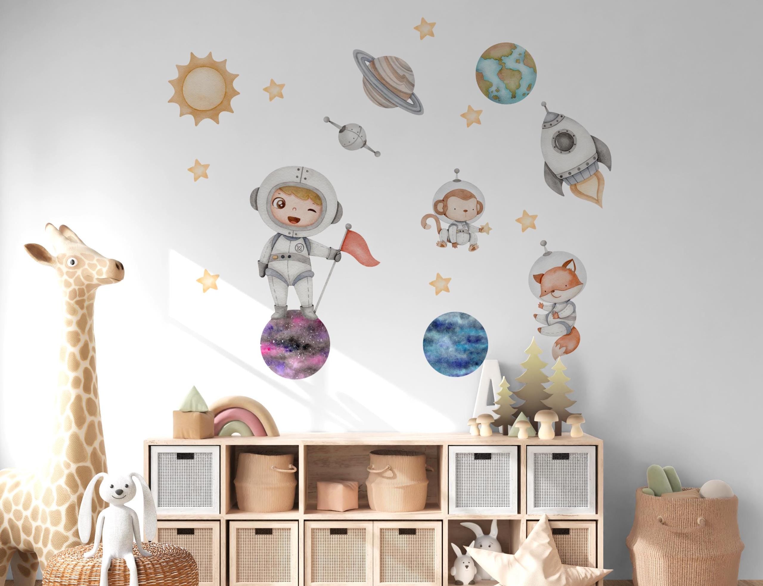 Wandtatoo Wandbild Wandaufkleber Wandsticker Kinderzimmer personalisiert Astronaut Planeten Weltraum für das Babyzimmer