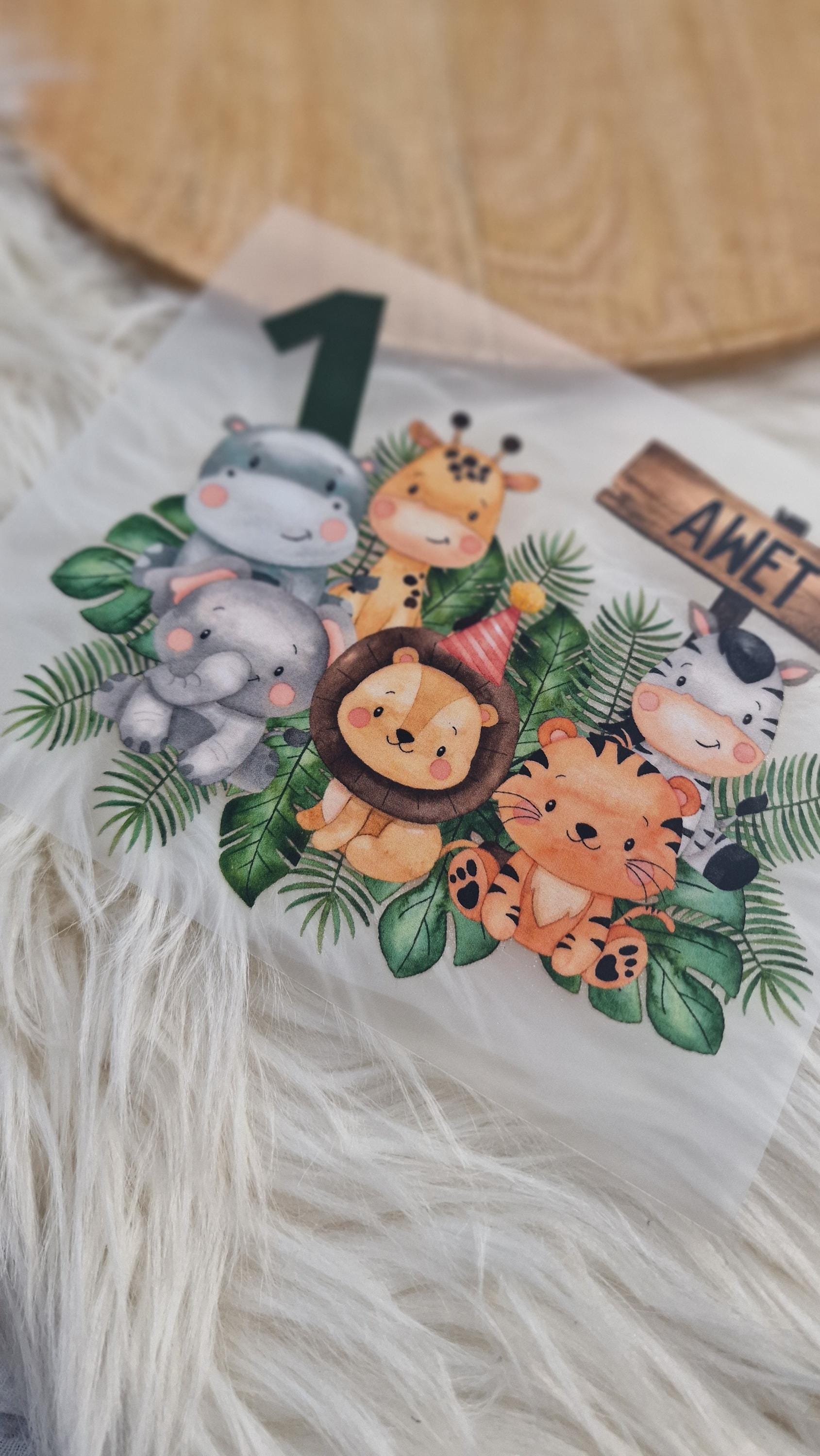 Bügelbild mit Wunschname und Alter personalisiert Geburtstagsshirt Dschungeltiere Safari Löwe Zebra Geburt Geschenk – Appliques & Patches