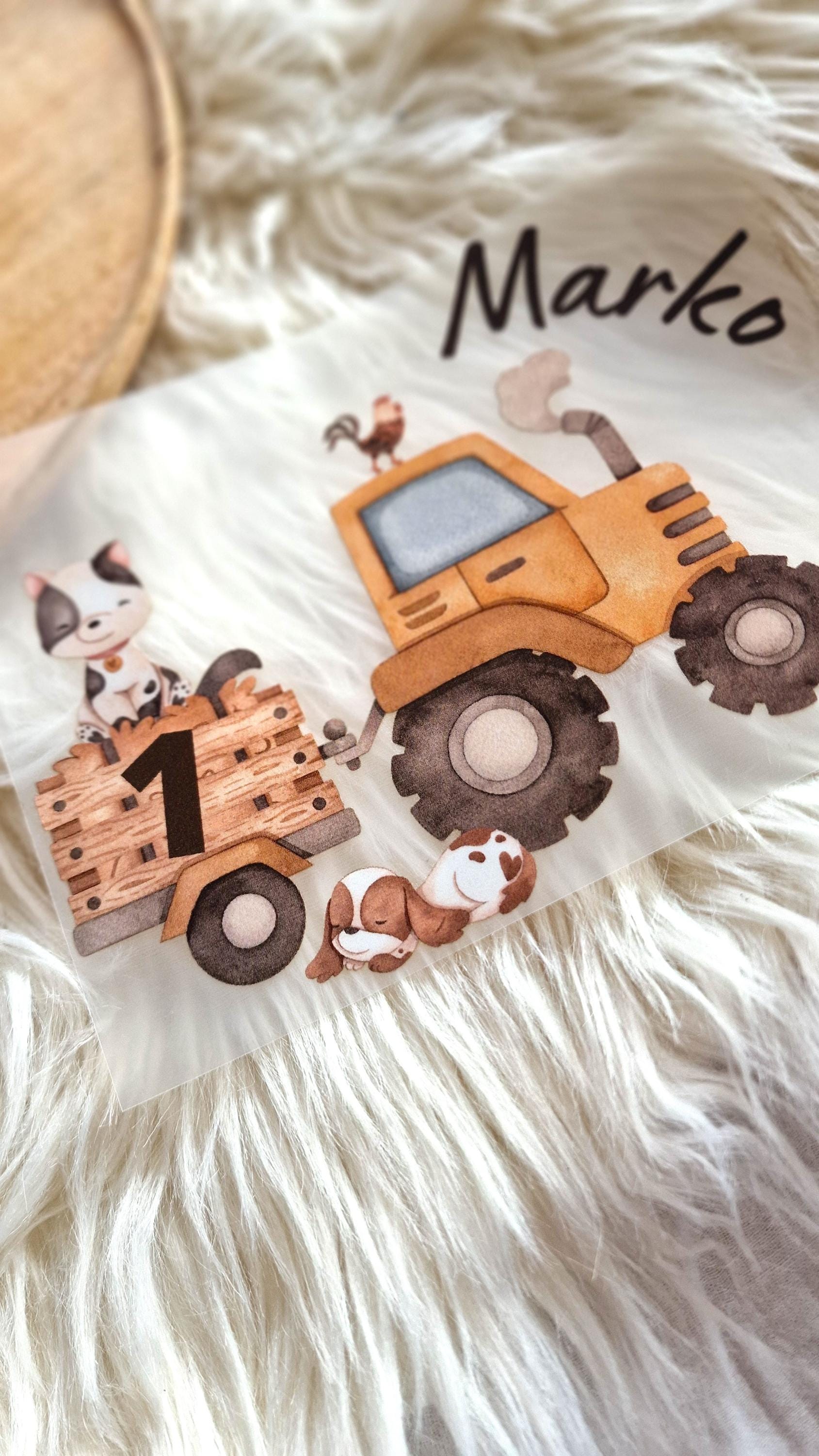 Bügelbild Traktor mit Katze & Hund – personalisiert mit Name und Zahl – ruhiges Geburtstagsmotiv – Klein Shirt A4/A5 – Appliques & Patches
