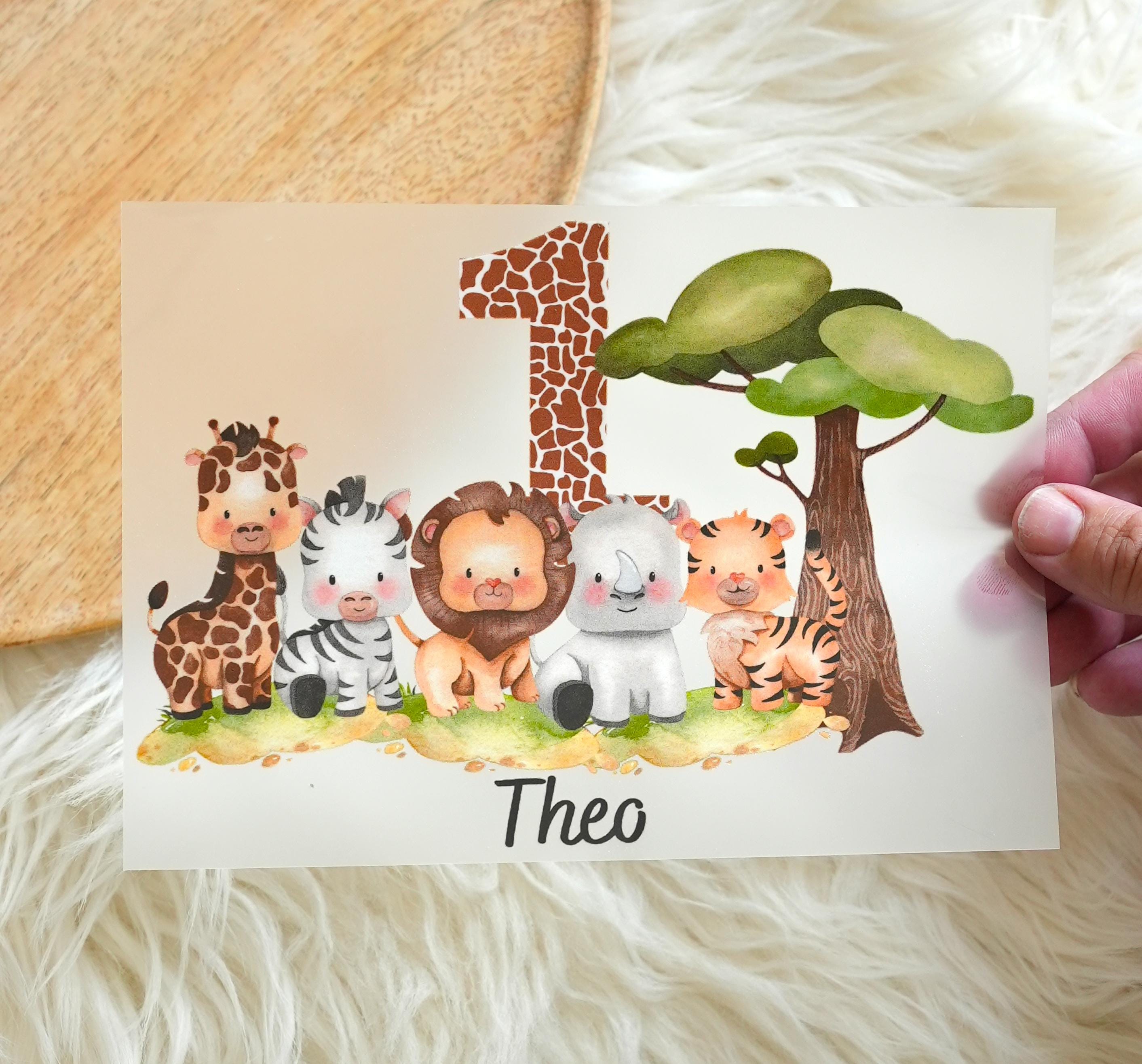 Bügelbild Geburtstag Safari personalisiert – Dschungeltiere Löwe Giraffe Zebra Wild One mit Name & Zahl – Aufbügelbild Shirt – Appliques & Patches