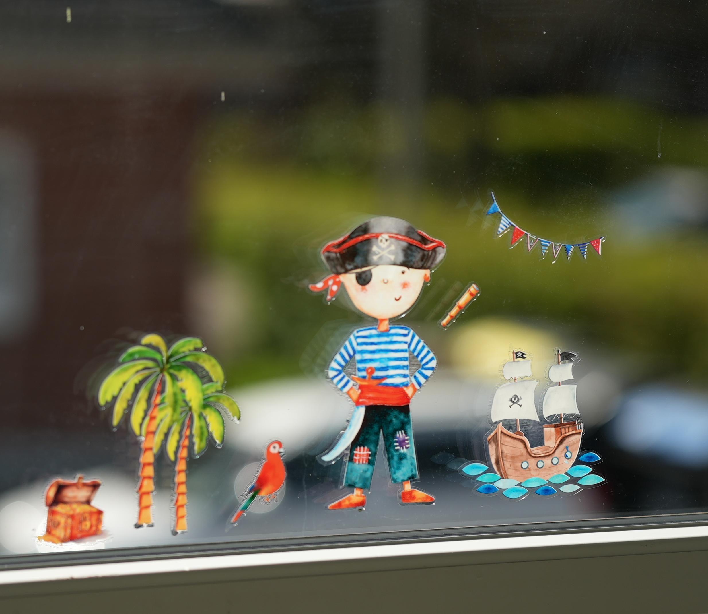 Wiederverwendbares Fensterbild Pirat zimmer – Fensterdeko ohne Kleber – statisch haftend – Piratenschiff Schatztruhe Palme – 