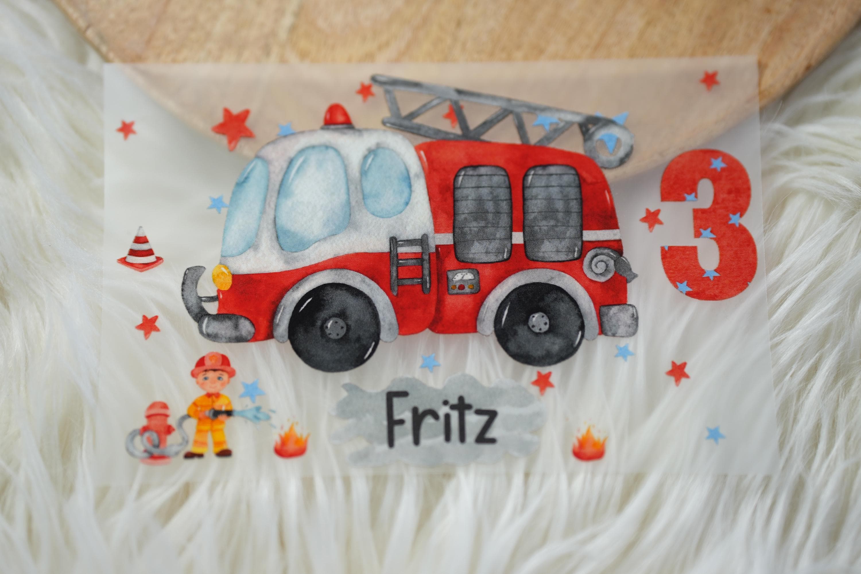 Bügelbild mit Wunschname und Alter personalisiert Feuerwehr Feuerwehrmann Rettungsfahrzeug