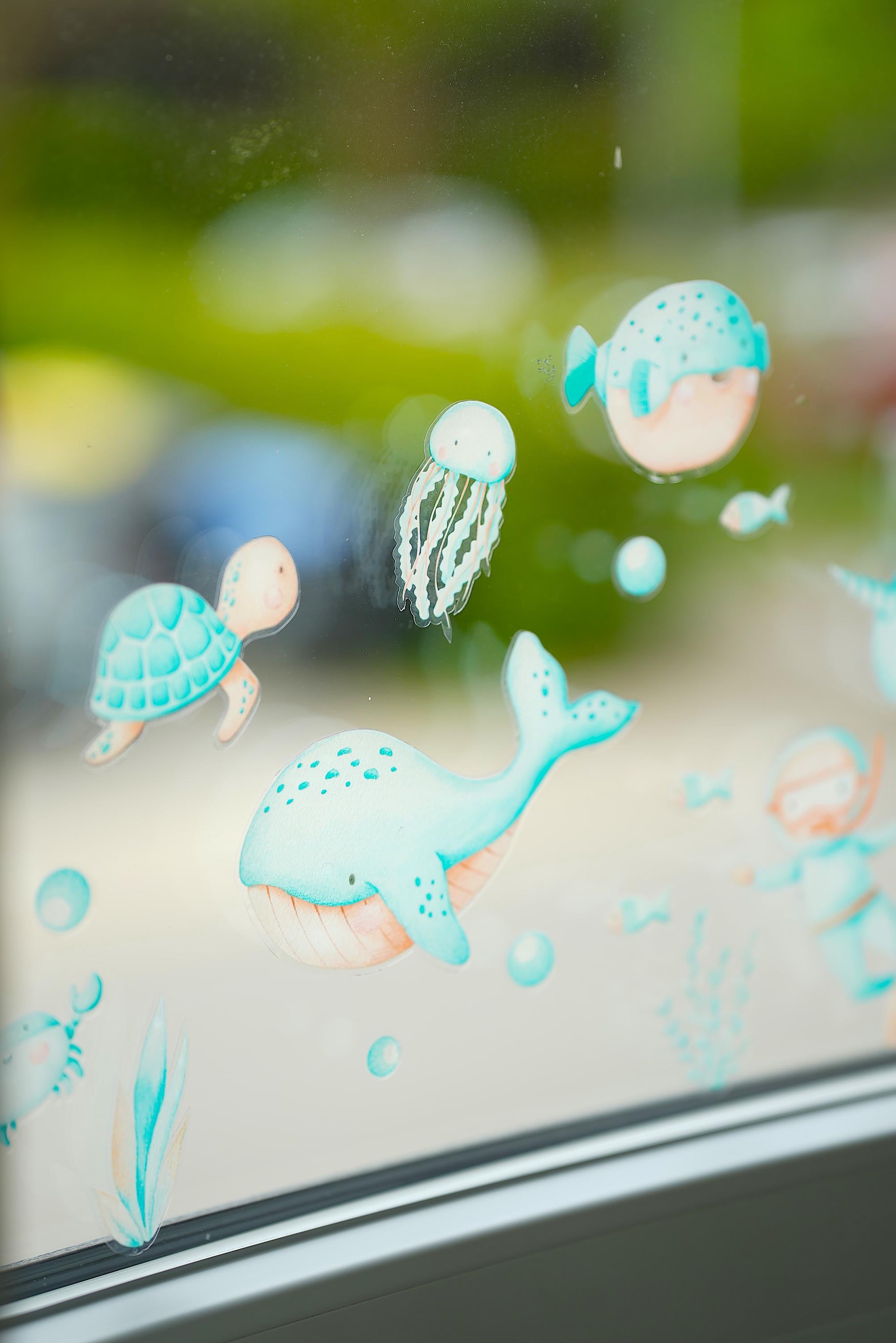 Fensterbild Unterwasserwelt Türkis – Wal Narwal Qualle Fische – zimmer Deko wiederverwendbar ohne Kleber – A4 A3 A2 – ablösbar – 