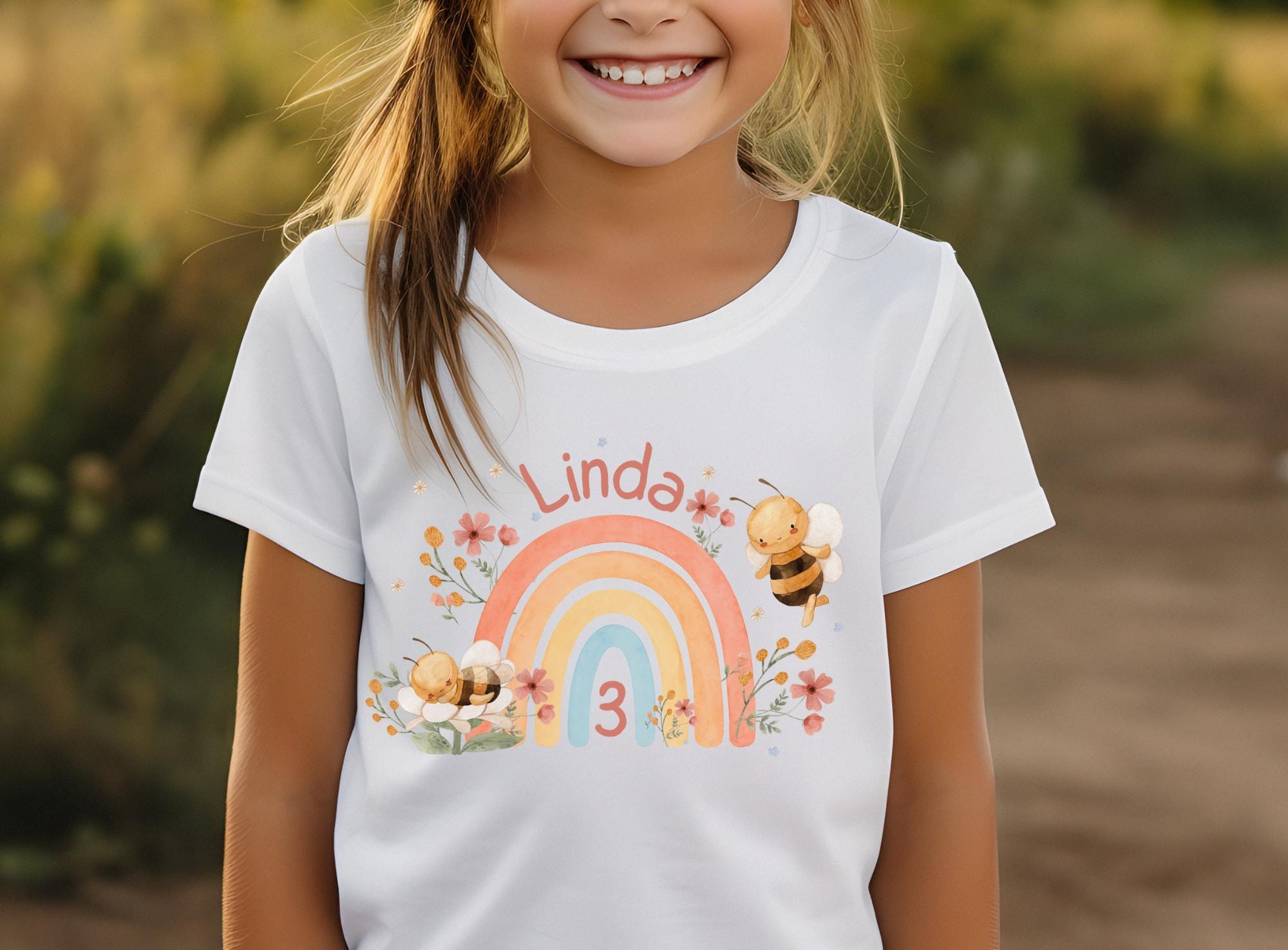 Geburtstagsshirt Regenbogen mit Biene – personalisiert mit Name & Zahl – für – Geschenk Geburtstag – T-shirts