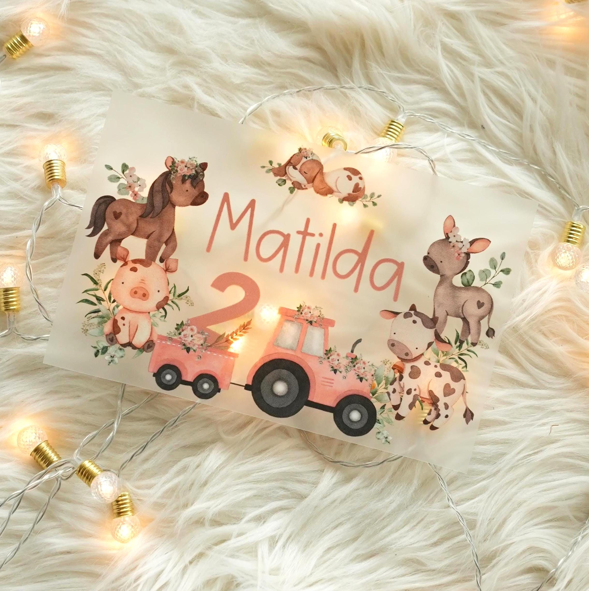 Bügelbild rosa Traktor mit Tieren – personalisiert mit Name & Zahl – Bauernhof-Motiv für – Pferd, Kuh und Ferkel – Geburtstag – Appliques & Patches