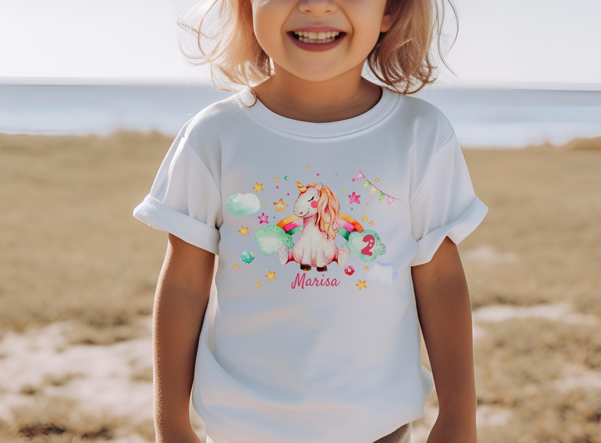 Einhorn Geburtstagsshirt 2. Geburtstag – personalisiertes mit Name & Zahl – Regenbogen, Sterne und Wolken – T-shirts