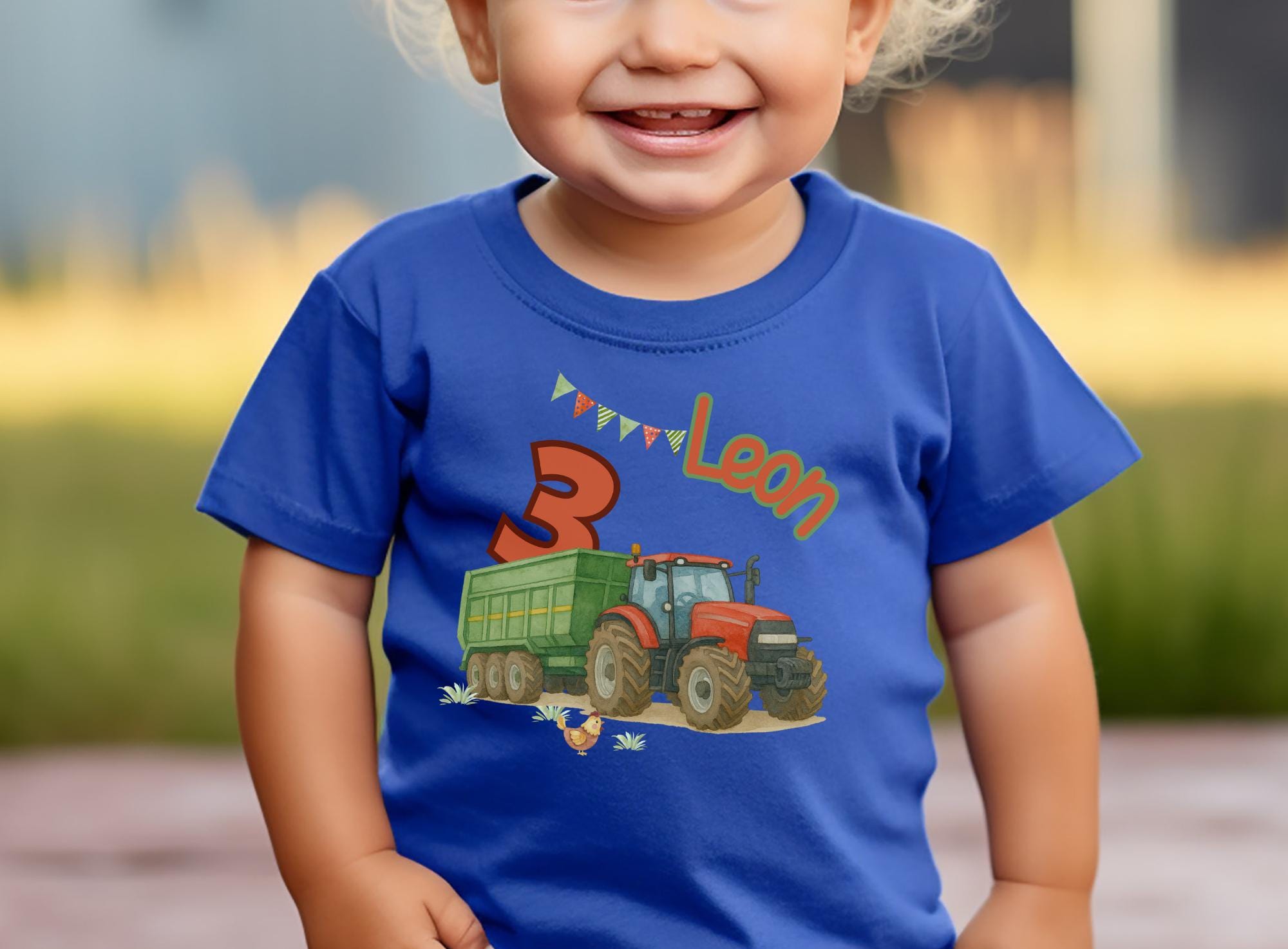 Traktor Shirt Geburtstag – realistischer Traktor mit Anhänger – personalisiert mit Name & Zahl – Bauernhof – T-shirts