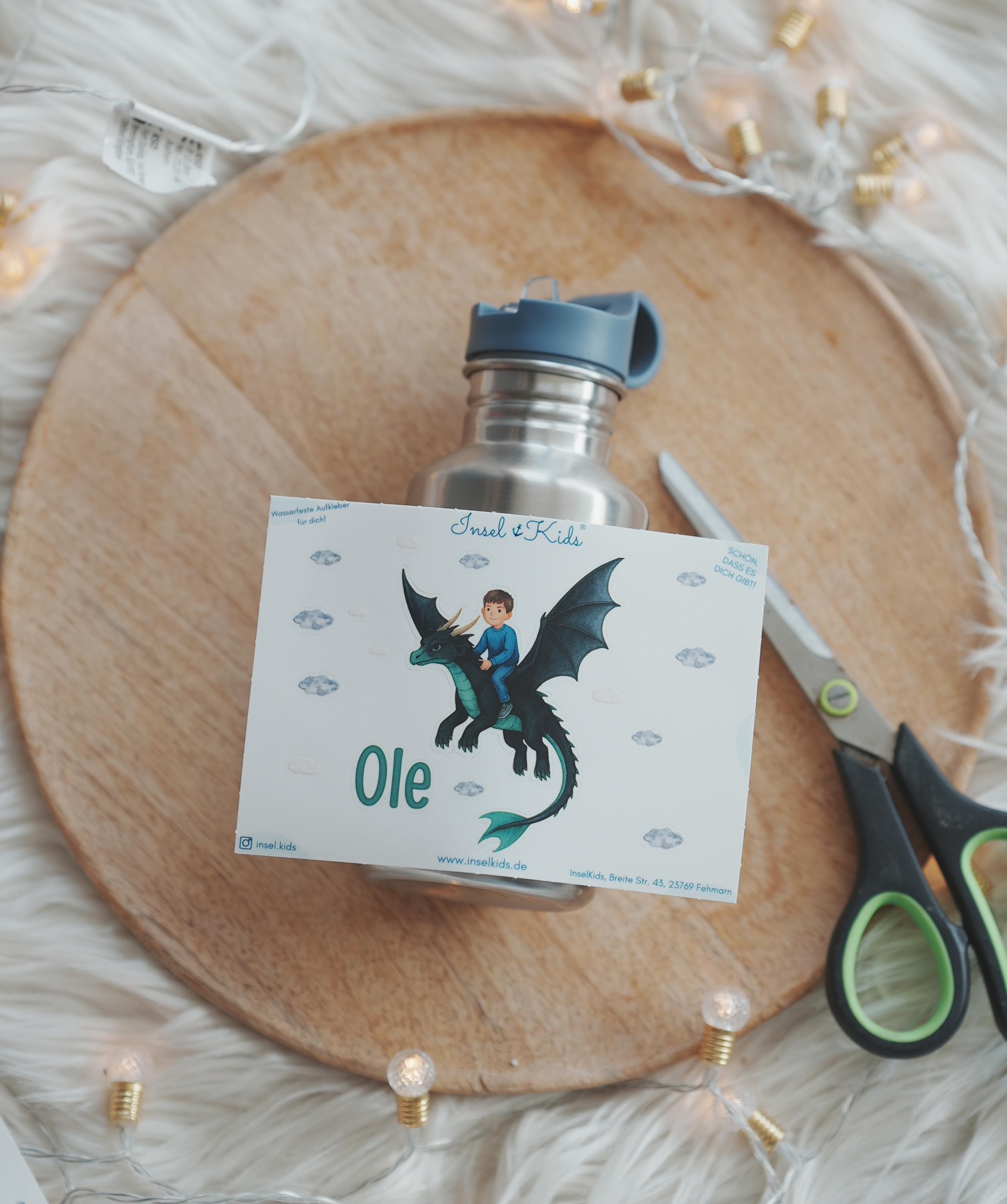Sticker Drache mit Name – personalisiert, wasserfest & spülmaschinengeeignet – für Brotdose, Trinkflasche, Kita und Schule – A6/A5/A4 – Stickers
