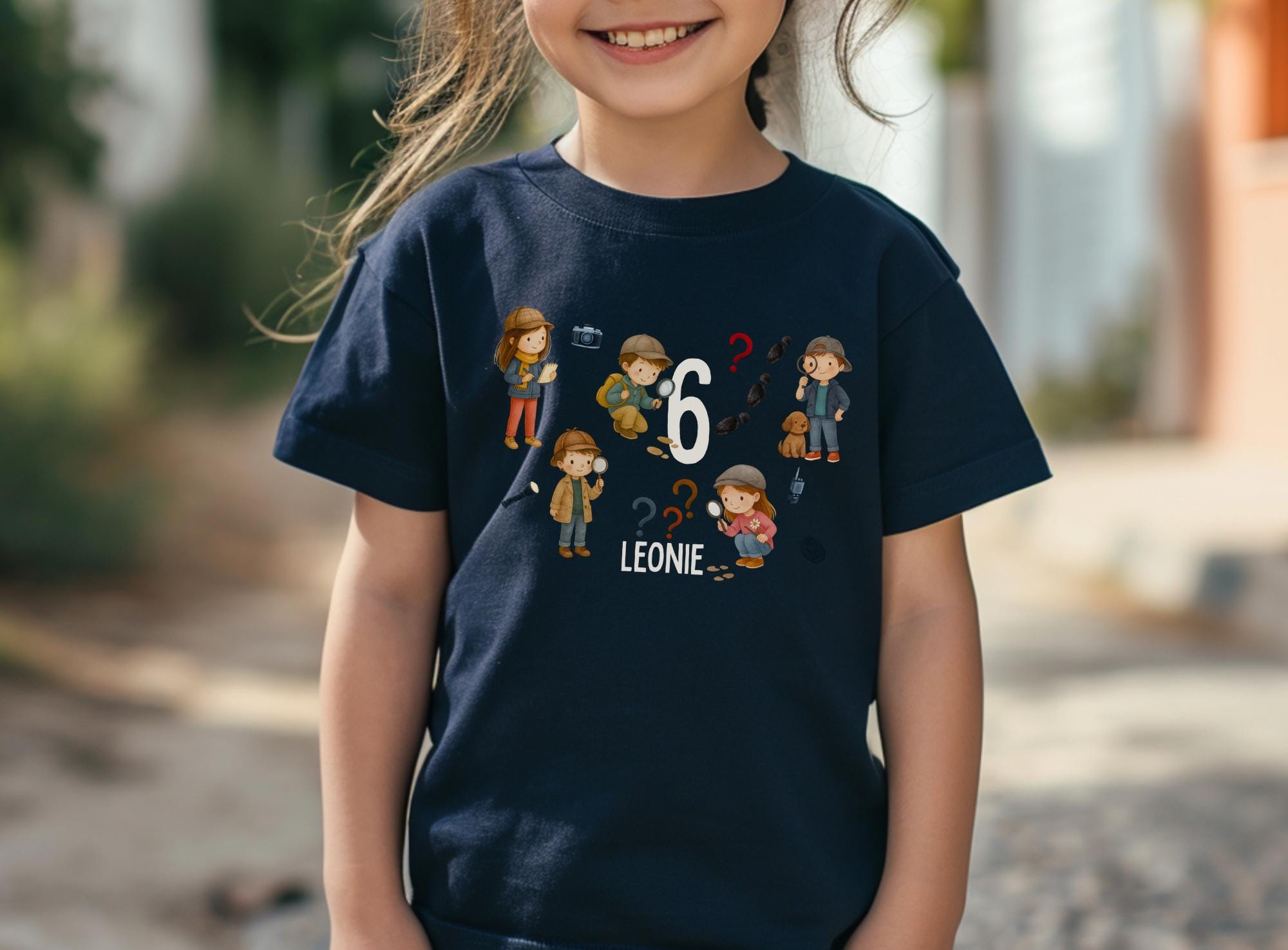 Geburtstagsshirt Detektiv Kinder – Spurensuche T-Shirt mit Name & Zahl – personalisiertes Shirt für Jungen und Mädchen – Motto 5–8 Jahre – T-shirts