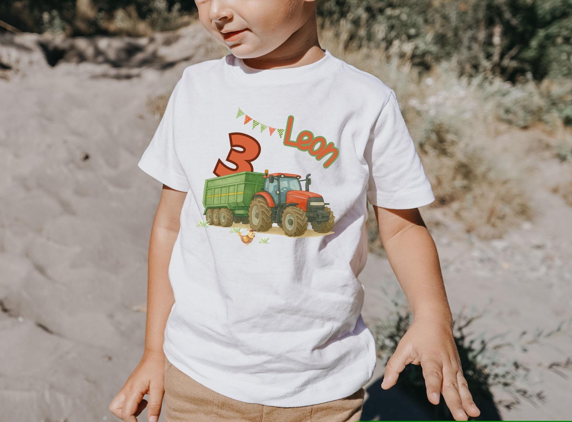 Traktor Shirt Geburtstag – realistischer Traktor mit Anhänger – personalisiert mit Name & Zahl – Bauernhof – T-shirts