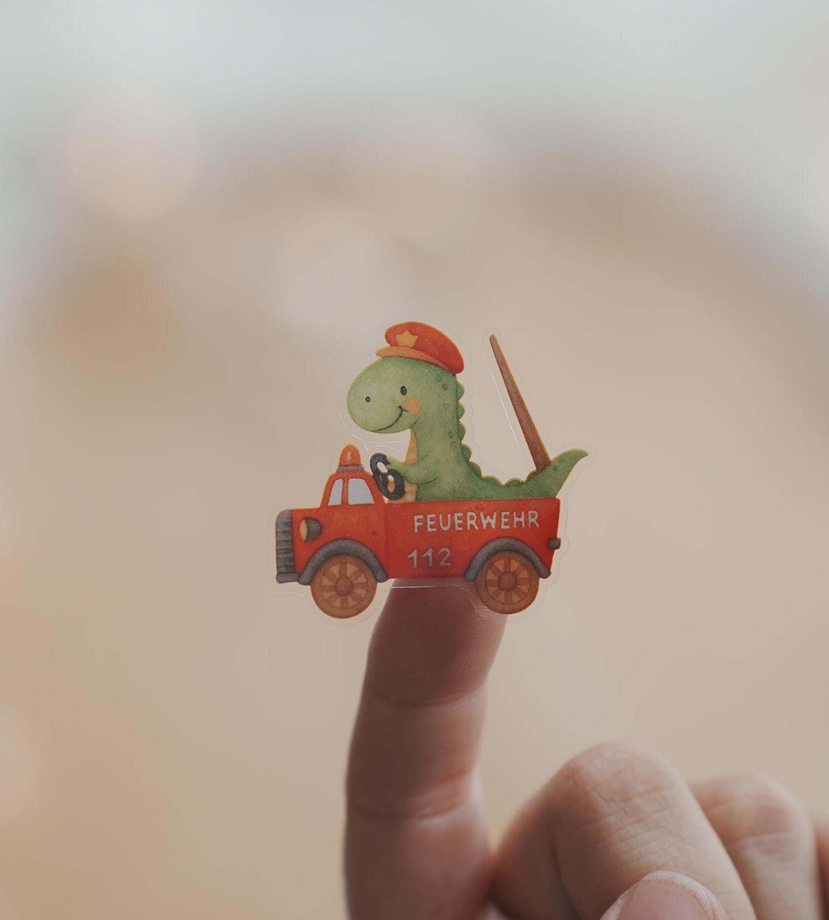 Personalisierte Dino Sticker für Kinder – spülmaschinenfest & wasserfest – mit Fahrzeugmotiven und Namen – Stickers