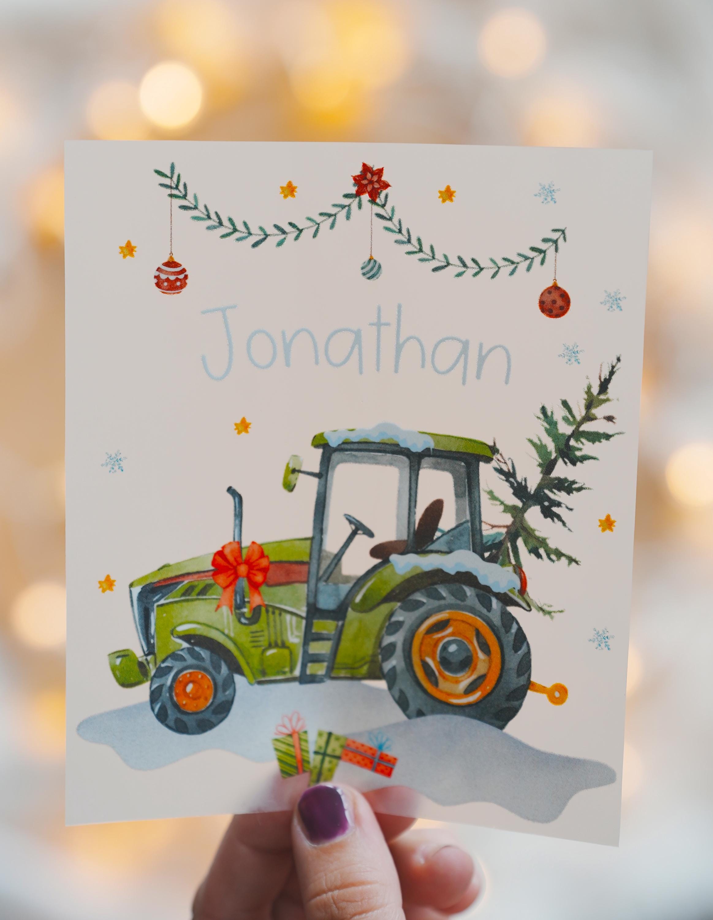Bügelbild Weihnachten Traktor personalisiert - Grüner Traktor mit Weihnachtsbaum & Geschenken – DTF Bügelmotiv mit Name – Patches