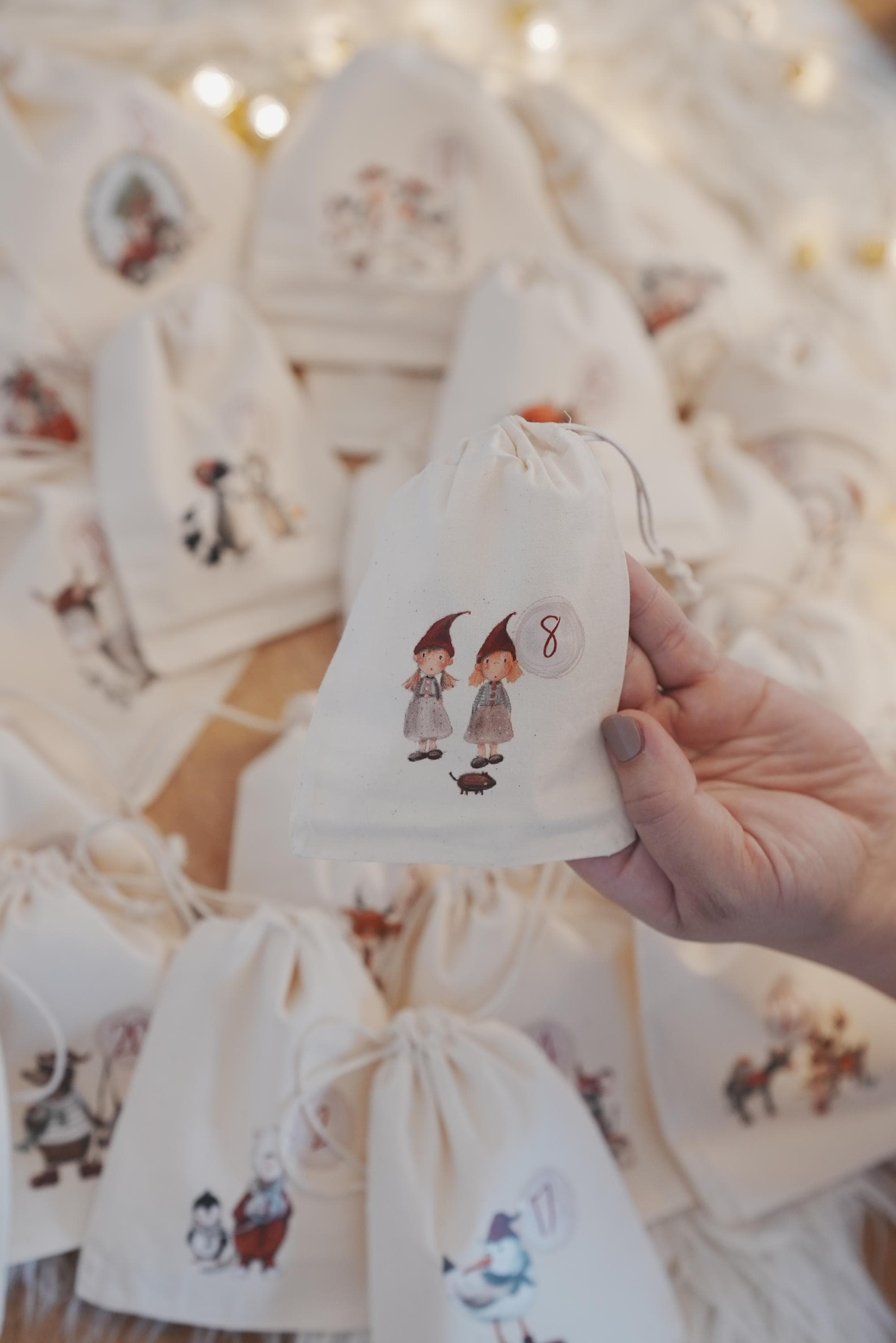 Bügelbilder Adventskalender Zahlen – DIY Adventskalender selber machen – Stoffsäckchen gestalten – Weihnachts Bügelbilder – Advent Calendars