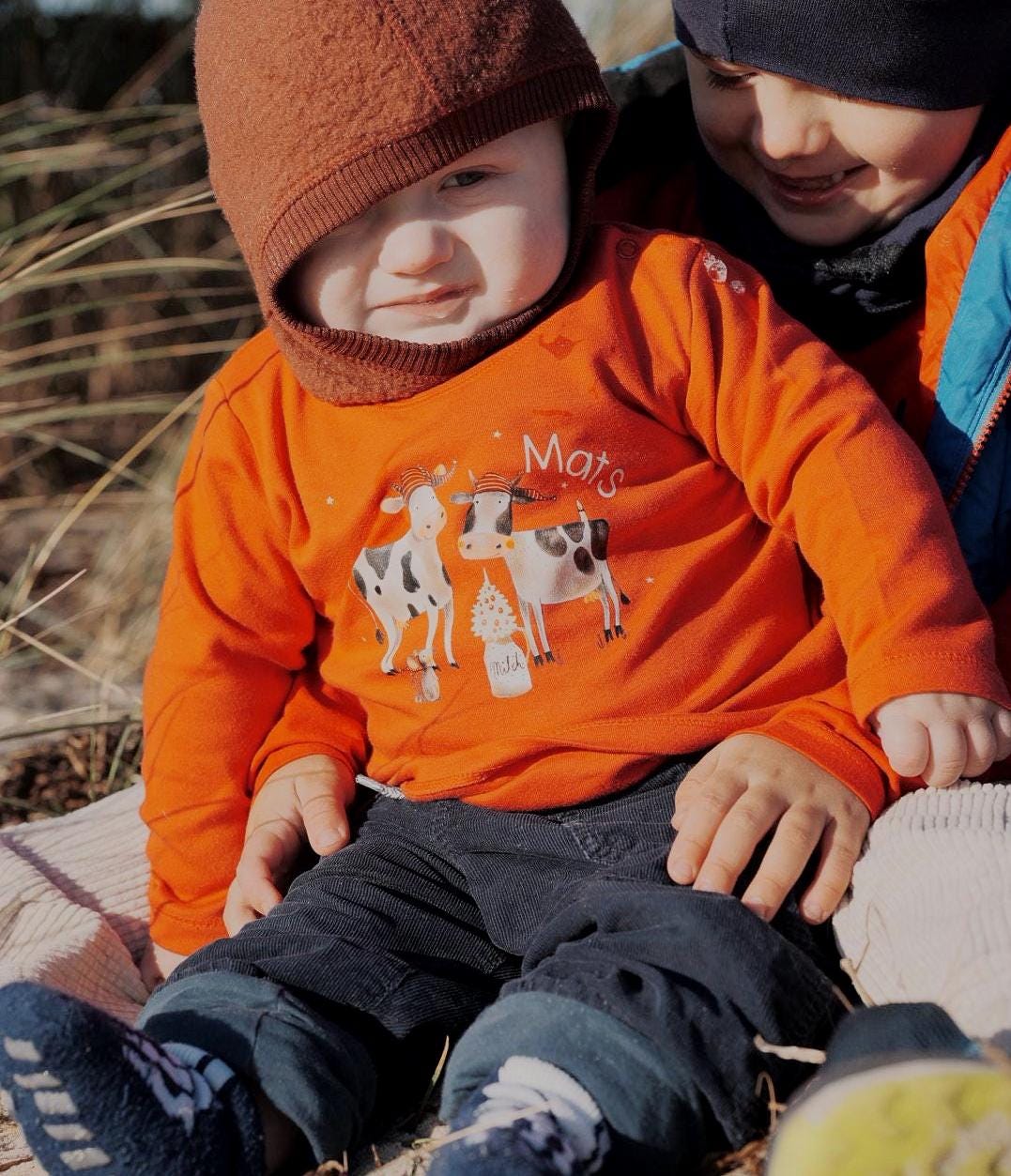 Weihnachten Langarmshirt Bauernhof - personalisiert mit Namen – Weihnachtsshirt Kühe – Weihnachtskleidung – T-shirts