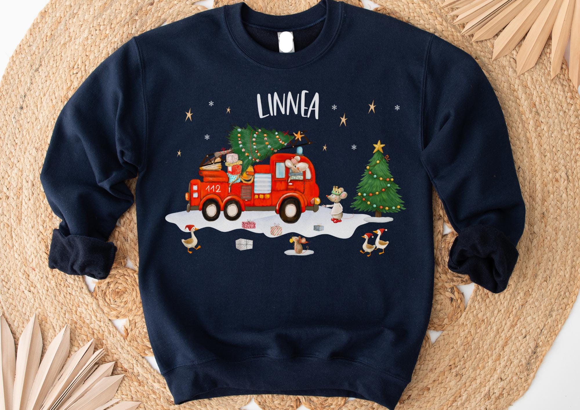 Weihnachtspullover Kinder personalisiert – Feuerwehr, Mäuse & Tannenbaum – kuscheliger Weihnachts-Sweater – Sweatshirts