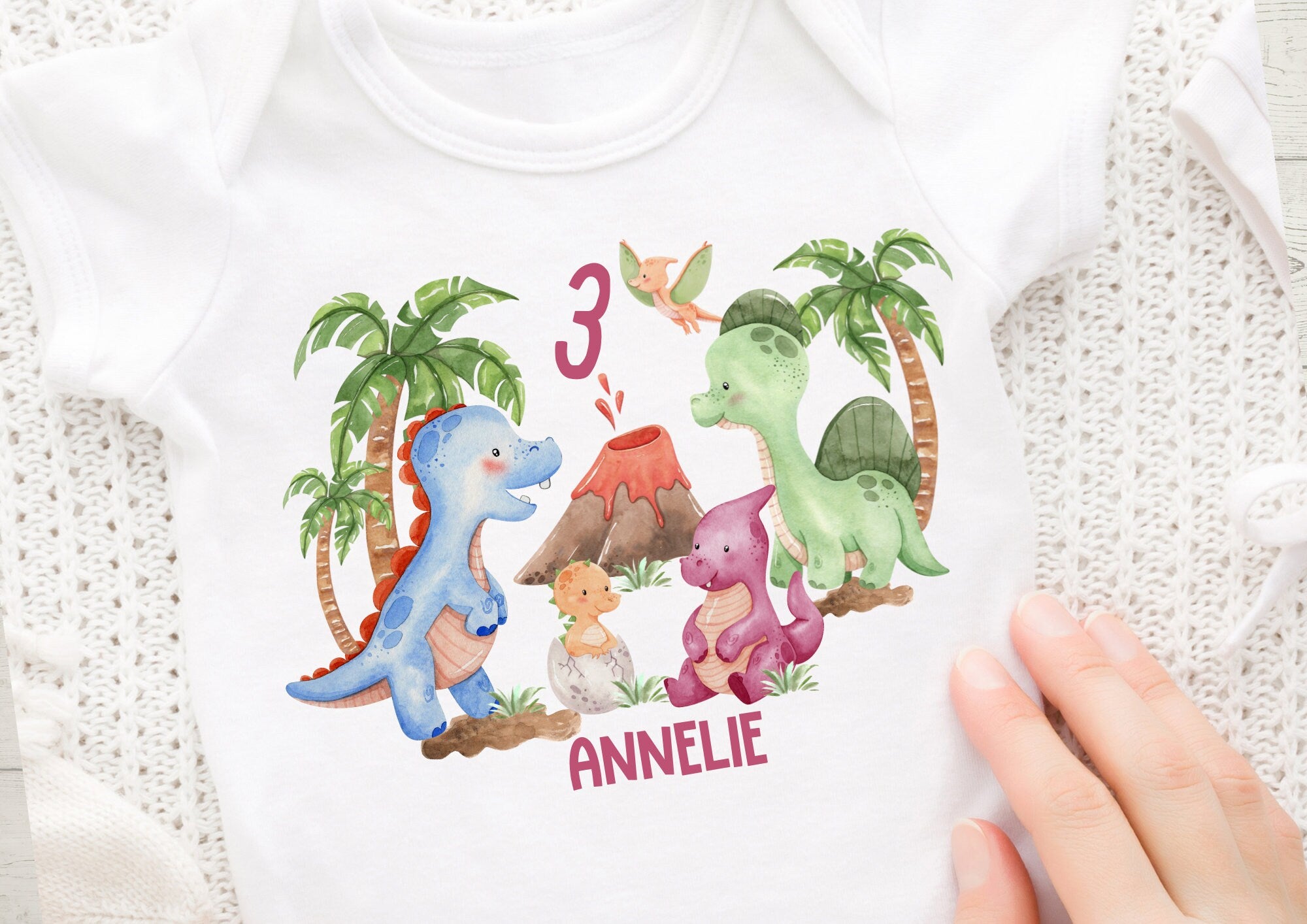 Bügelbild mit Wunschname und Alter personalisiert Geburtstagsshirt Dinosaurier rosa Dino T-Rex